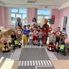 В МБДОУ Детский сад № 22 «Нефтяников» прошло практическое занятие по правилам дорожной безопасности для дошколят