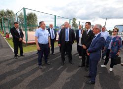 Губернатор Сергей Жвачкин поставил задачу за месяц завершить реконструкцию стадиона «Юность» в Каргаске